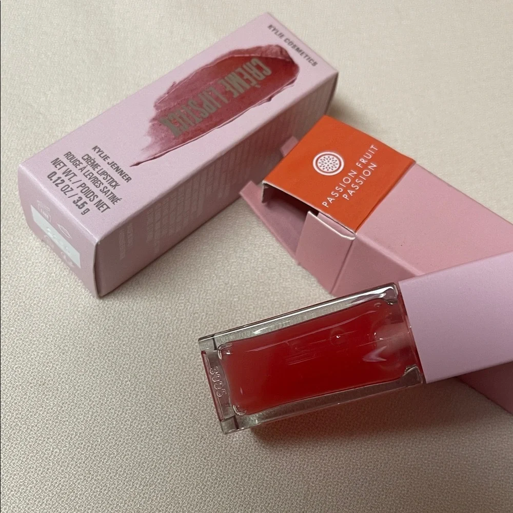Kylie Cosmetics Crème Lipstick and Lip Oil Set - Picture 6 of 11